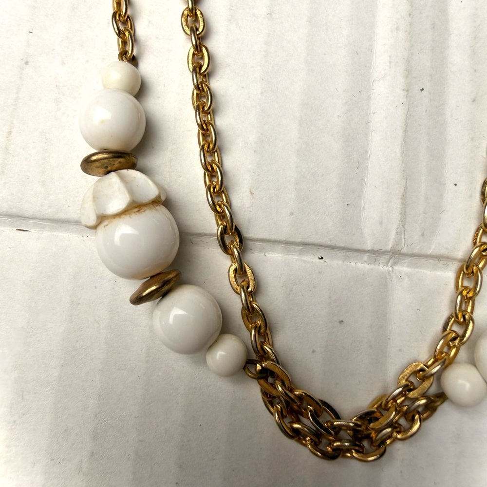 Vintage‎ Necklace Gold Tone Link Chain White Beads Long Chunky Statement 80s - Picture 2 of 5